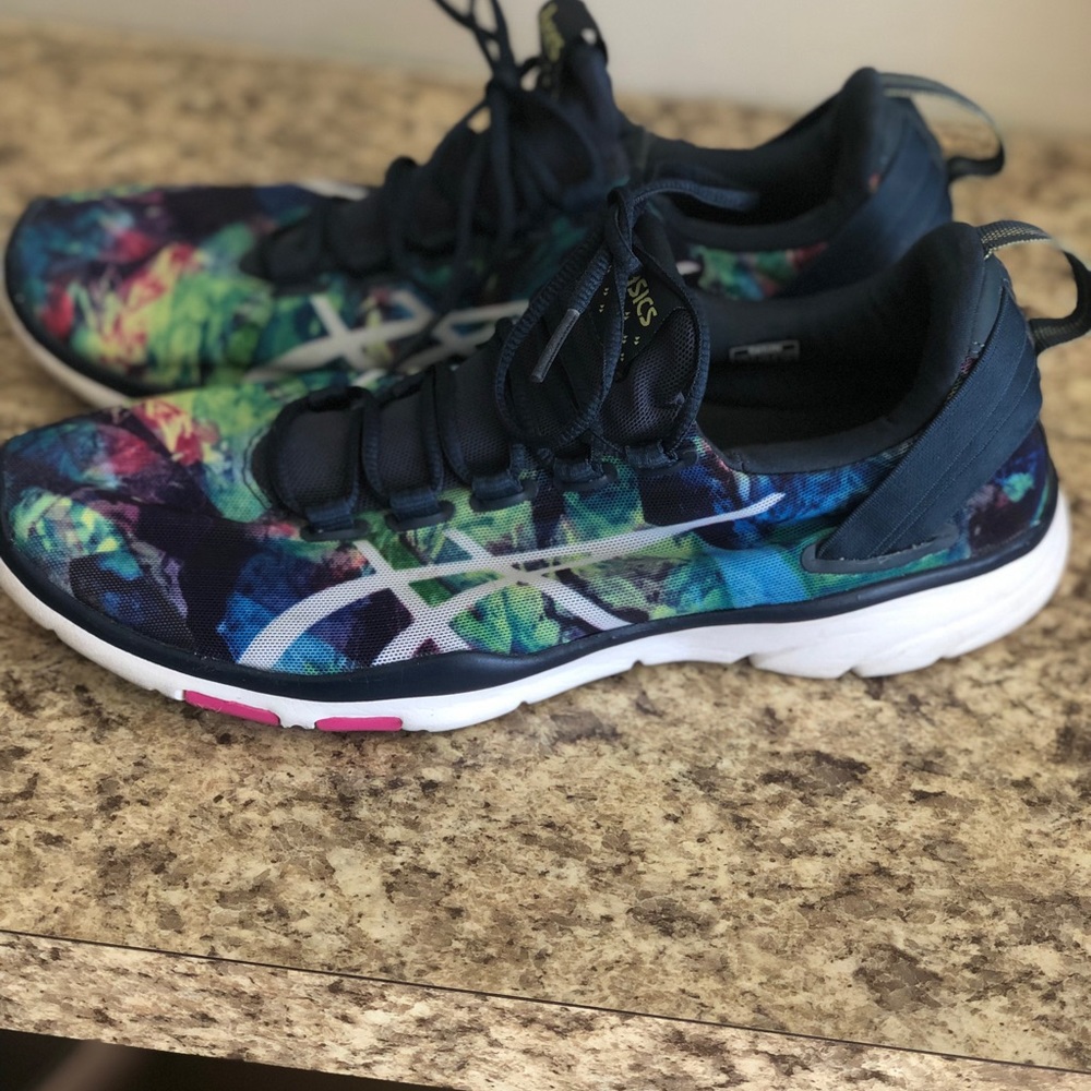 Asics Gel Fit size 7.5 cross trainers